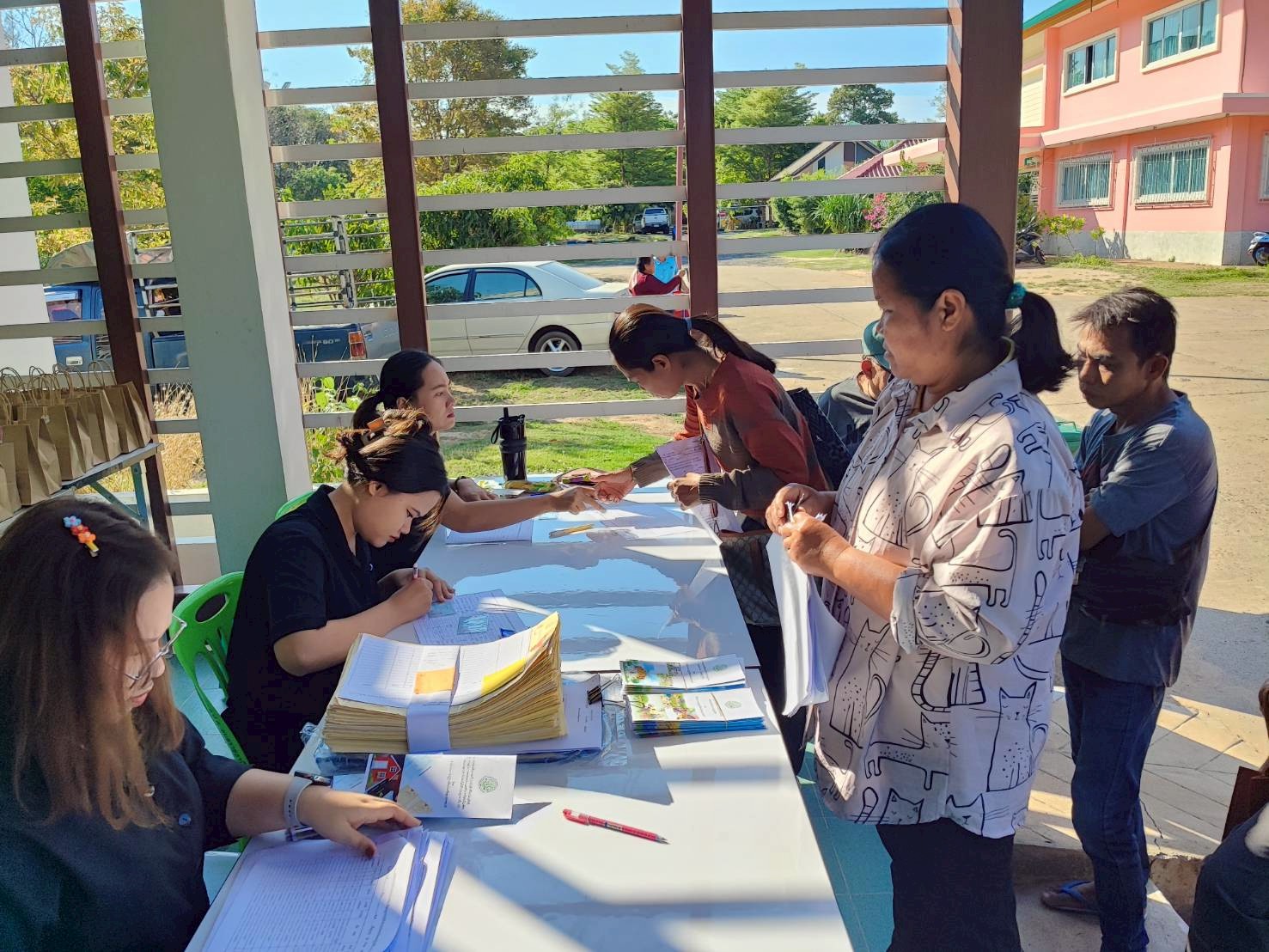 title - วันที่ 11 มีนาคม 2569 นายทินกร เพียภูเขียว ปฏิรูปที่ดินจังหวัดอุบลราชธานี พร้อมด้วยเจ้าหน้าที่ ส.ป.ก.อุบลราชธานี ได้ดำเนินการฝึกอบรมเกษตรกรก่อนมอบหนังสืออนุญาตให้เข้าทำประโยชน์ในเขตปฏิรูปที่ดิน (ส.ป.ก. 4-01)